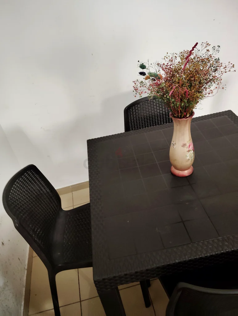 طاولة طعام داخلية أو خارجية مع كرسي للبيع63217328036867112