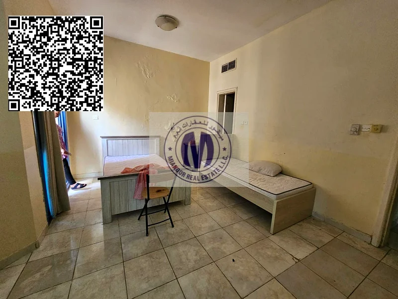 شقة فسيحة فارغة مكونة من غرفتي نوم ومجلس متاحة للبيع في أبراج الخور، عجمان...63256057963779111