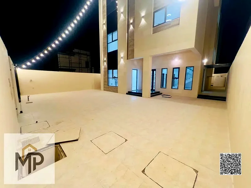 فيلا للبيع بسعر ممتاز يشمل رسوم التسجيل ونقل الملكية، قابل للتفاوض، وتحتوي على فناء كبير. تملك حر لجميع الجنسيات63891344484354110