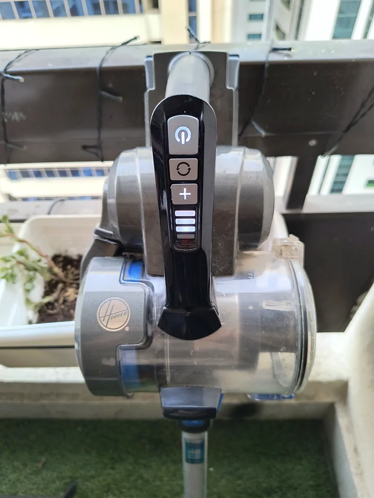 Hoover Blade+ cordless vacuum same like new without charger any one interested Pickup from Hamdan st632544991215391126