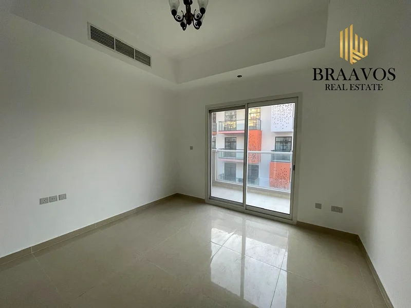 5 غرف نوم + خادمة | غير مفروشة | واسعة | شاغرة63816673295107110