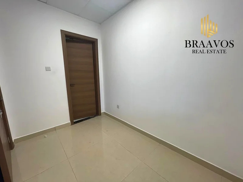5 غرف نوم + خادمة | غير مفروشة | واسعة | شاغرة63816673295107111