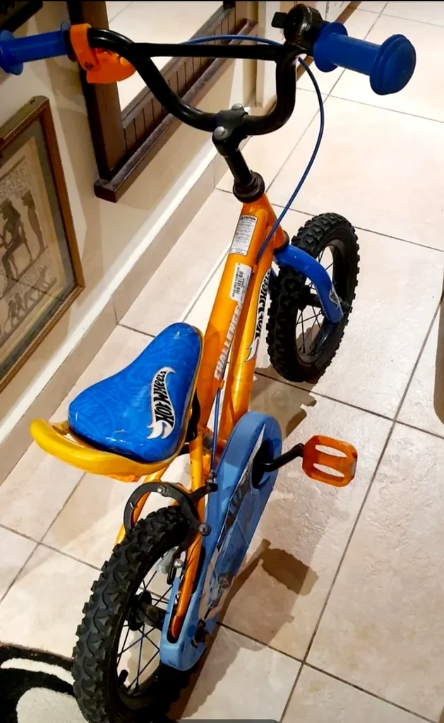 Exciting Hot Wheels Challenge Bike for Kids! Preloved. AED 95 only!63169937225218114