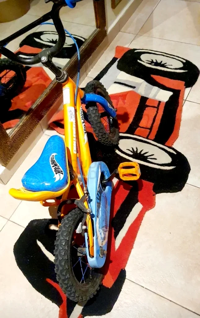 Exciting Hot Wheels Challenge Bike for Kids! Preloved. AED 95 only!63169937225218111