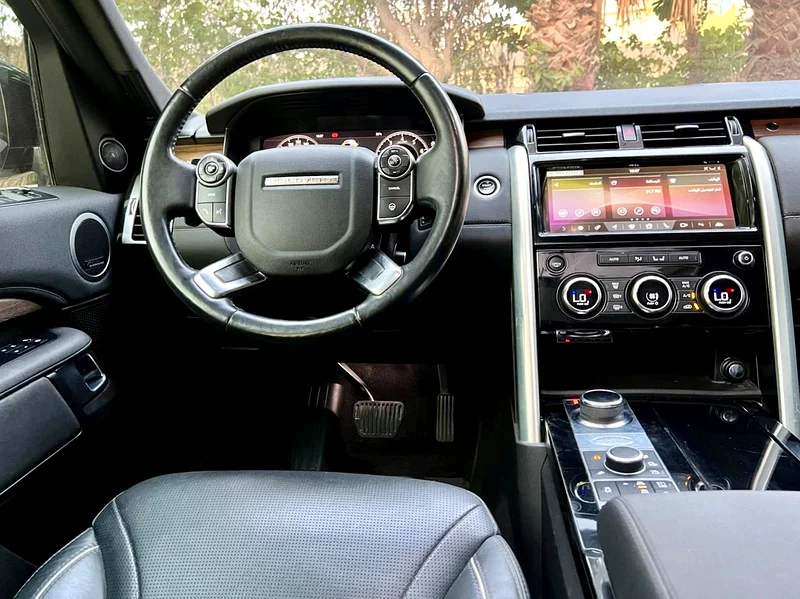 Land Rover Discovery | One year warranty | Own this car for just 1,437/Month63159712206082114