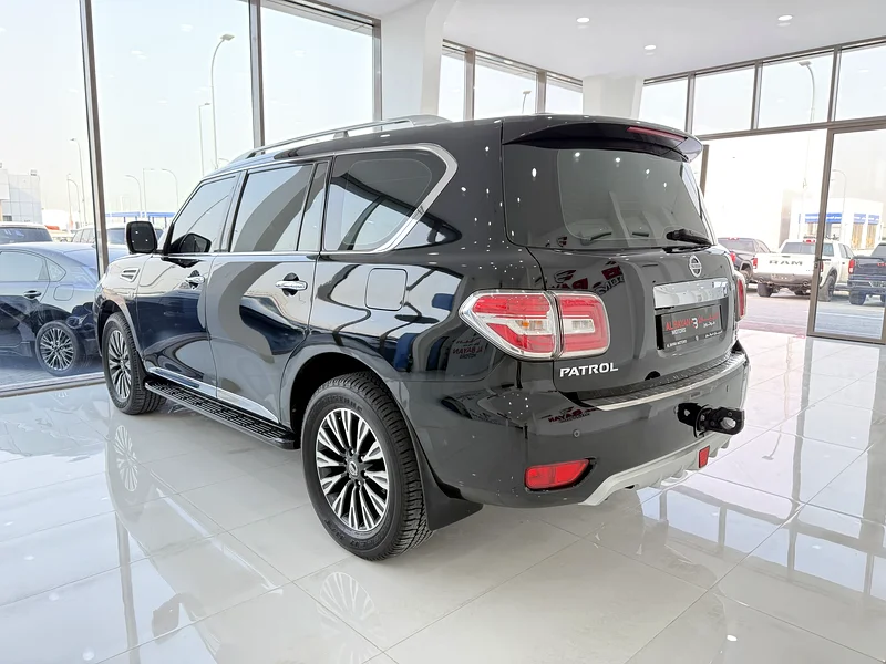 Nissan Patrol Platinum, Nissan Platinum 400Hp, 8-cylinder, black/red, Gulf model, converted from inside, 201863157442290435113
