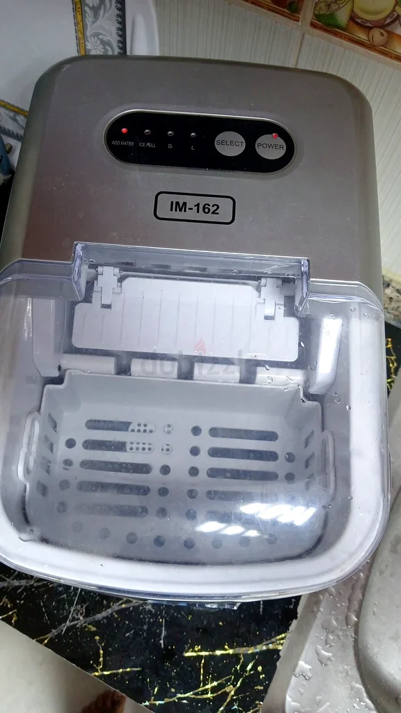Cool Down with the Crown Ice Maker 12kg - Perfect for Parties!63168049862019113