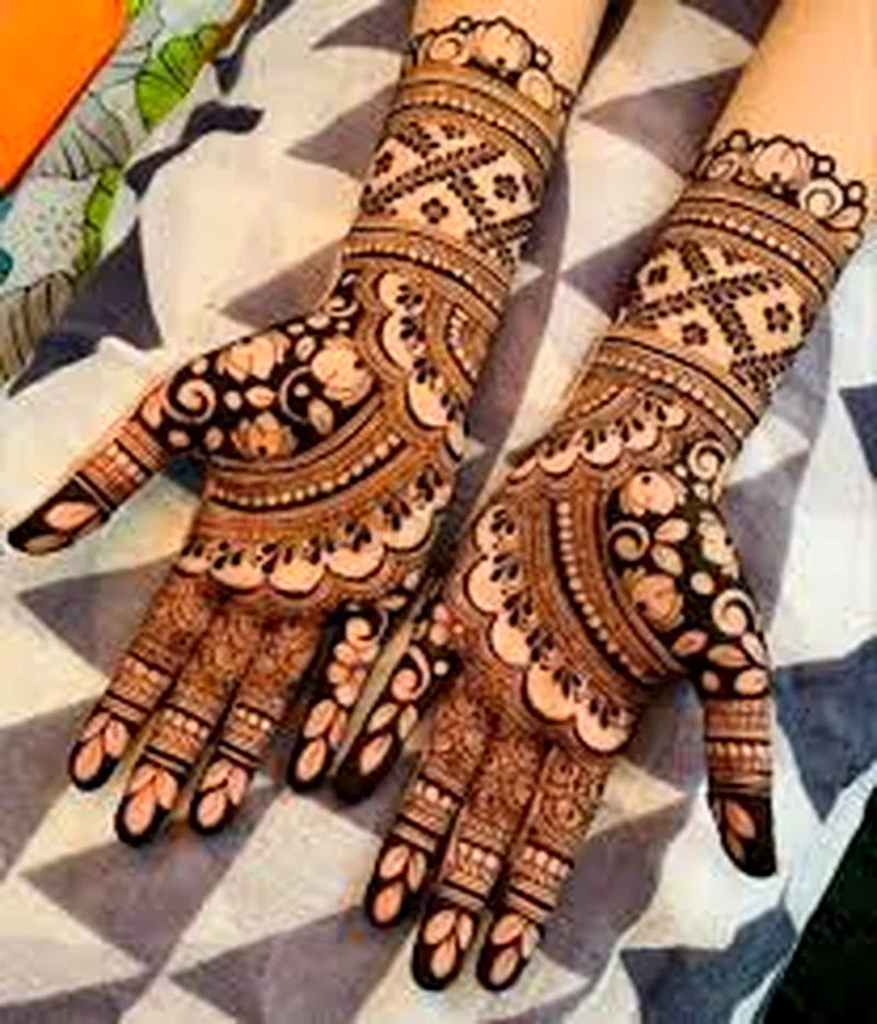 Mehendi Services available63220333435905112