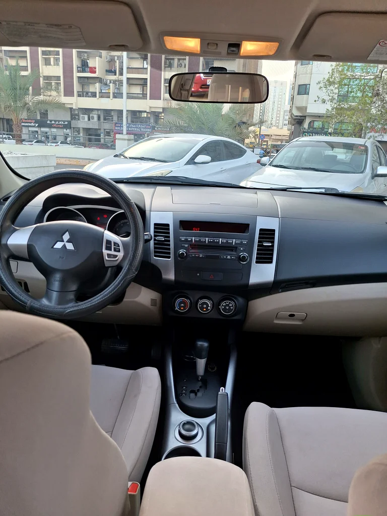 سيارة ميتسوبيشي أوتلاندر دفعٍ رباعي، سيارة عائلية نظيفة جدًا مستعملة63153227882627111