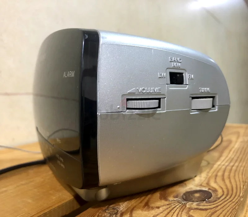 Sony Dream Machine Alarm Clock Radio - Timeless Design for Your Bedroom!63261814968193112