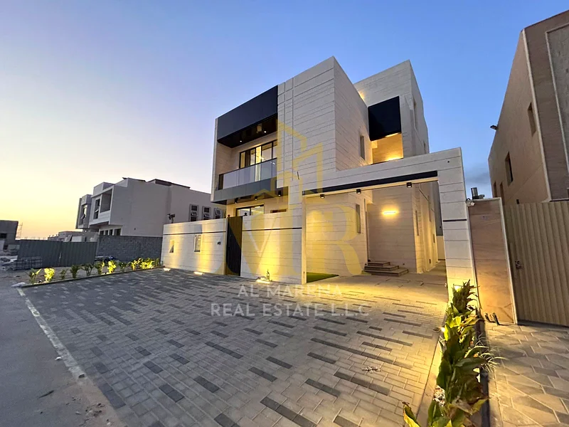**Strategic location near all services** 🔹 **Easy access to main roads** (for all services) 🔹 **A quiet and family neighborhood that provides privac63881040374658114