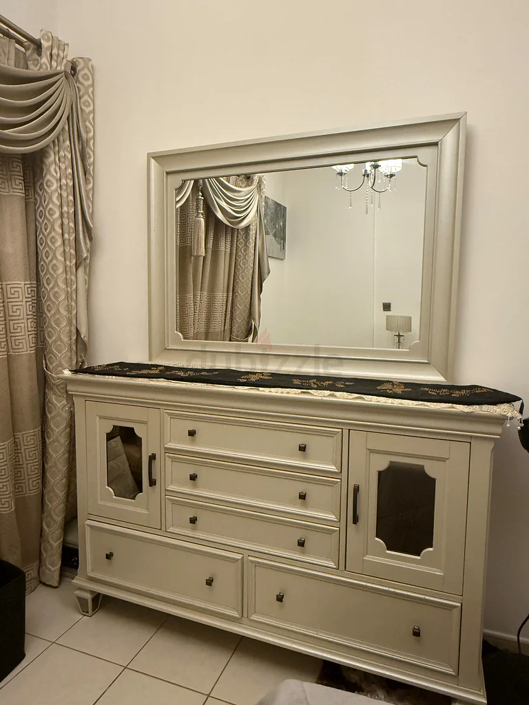 طاولة تجهيز63178908578051114