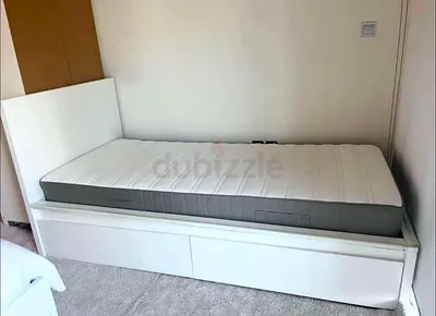 Stylish White single Bed with Storage - Like New!