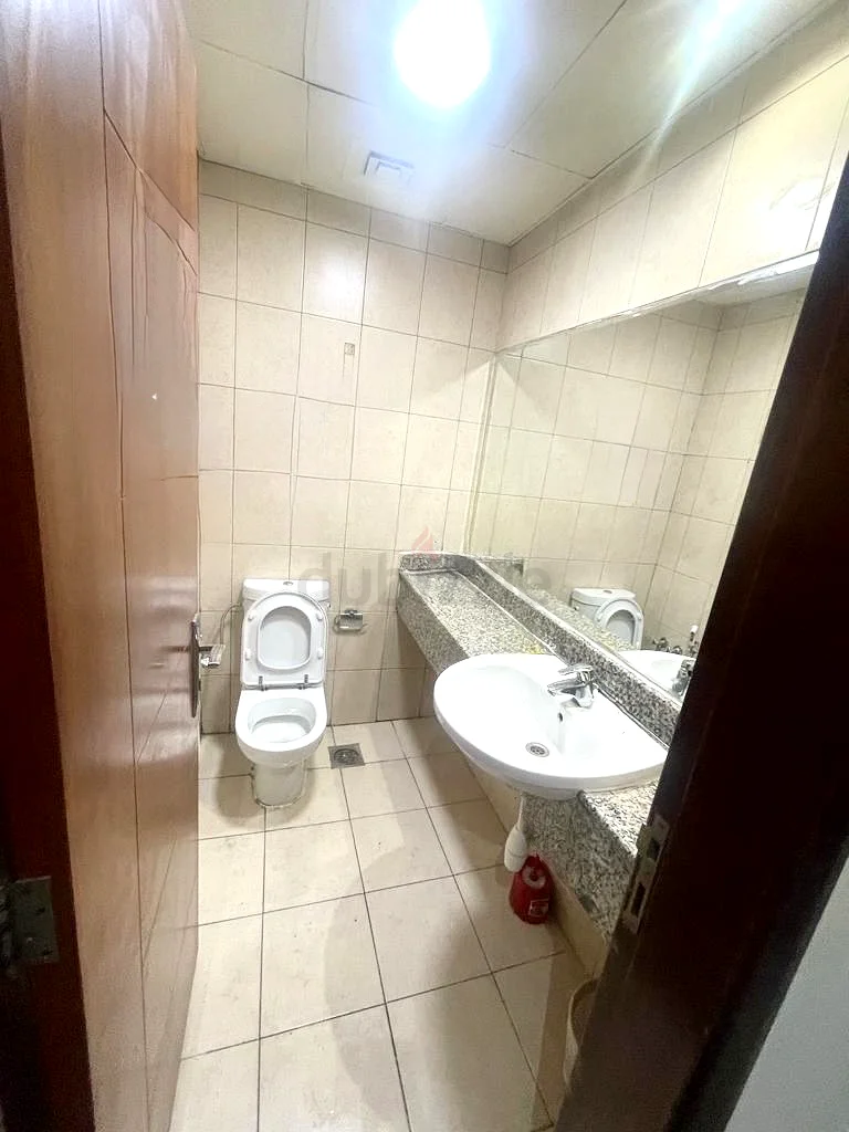 غرفة صغيرة مريحة في برشا 1 بالقرب من مول الإمارات ومحطة المترو ومحطة الحافلات63218793469314113