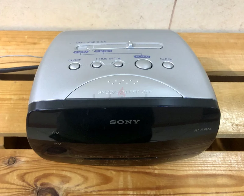 Sony Dream Machine Alarm Clock Radio - Timeless Design for Your Bedroom!63261814968193111