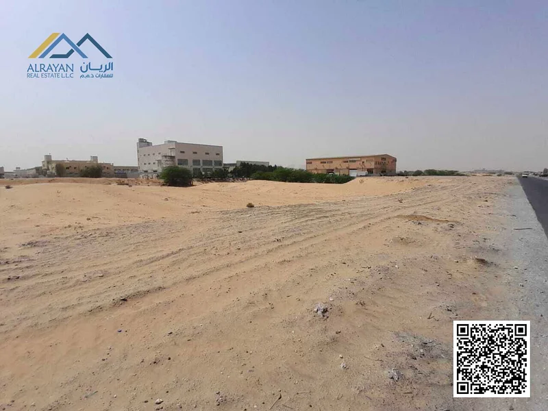 أرض صناعية تقع على الشارع الفاصل بين الحى الصناعي 3 في البحية والجرف، وعلى شارع م asphalt. ويشمل البيع التسجيل والملكية.63184211847681113