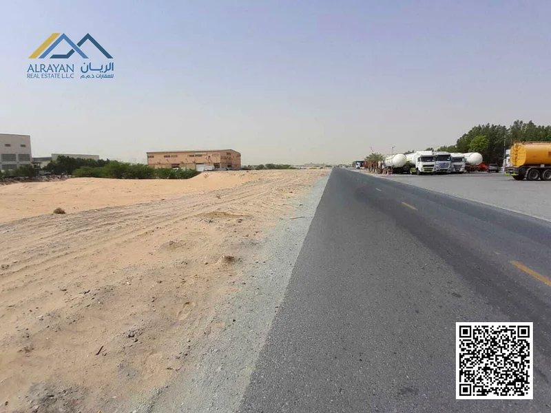 أرض صناعية تقع على الشارع الفاصل بين الحى الصناعي 3 في البحية والجرف، وعلى شارع م asphalt. ويشمل البيع التسجيل والملكية.63184211847681112