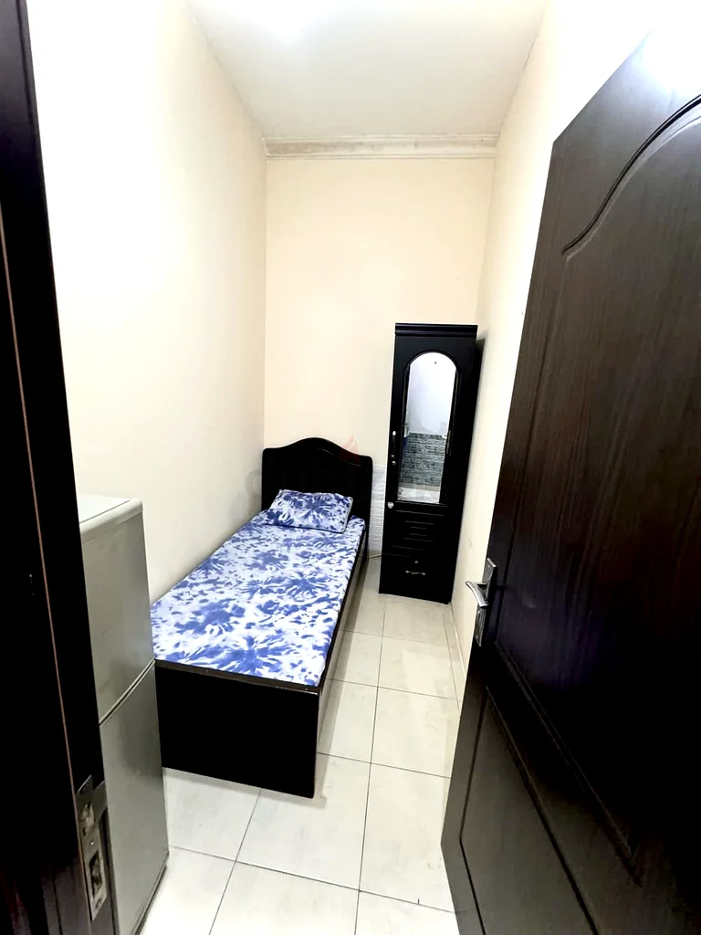 غرفة صغيرة مريحة في برشا 1 بالقرب من مول الإمارات ومحطة المترو ومحطة الحافلات63218793469314111