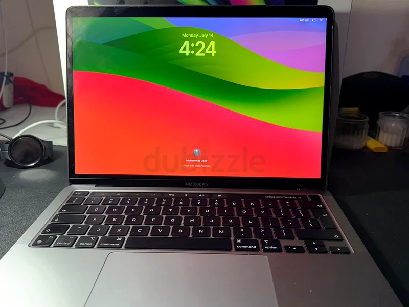 ماك بوك برو وفأرة أبل للبيع63254995799938113