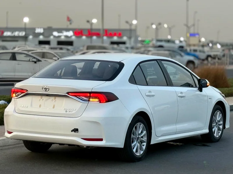 2025 تويوتا كورولا هيف (جديد بالكامل) أبيض 1.8 لتر63166157078914113
