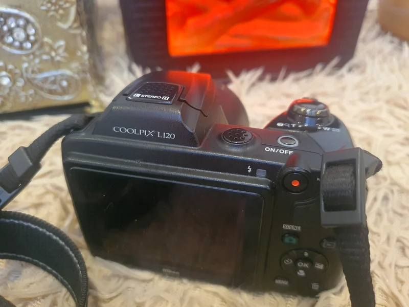 كاميرا نيسان COOLPIX L120 الرقمية بدقة 14.1 ميجابكسل مع عدسة زووم ضوئية واسعة الزاوية NIKKOR بقدرة 21x، وشاشة LCD بحجم 3 بوصات63235113520385112