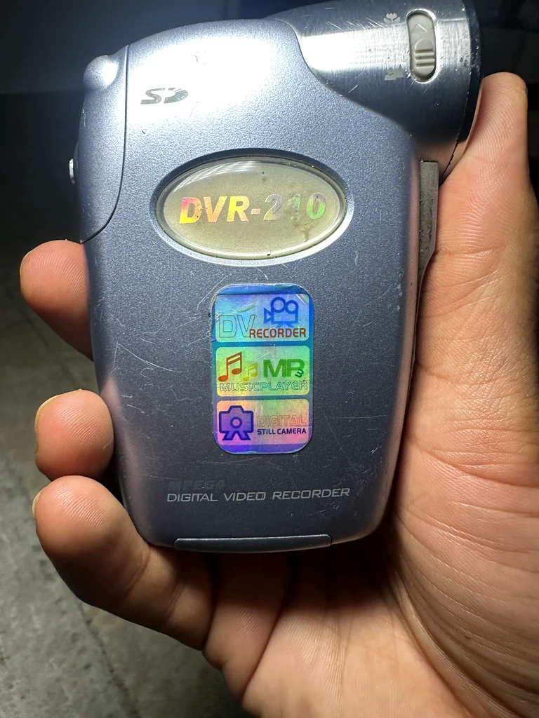 كاميرا فيفيتار الرقمية القديمة طراز DVR 210 – للقطع أو العرض فقط63173147799811111