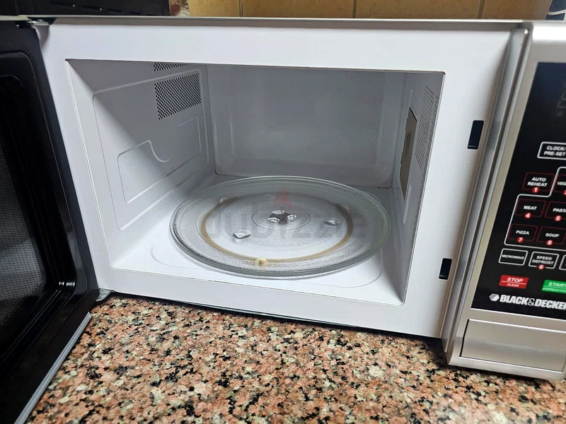 بيع عاجل فرن ميكروويف من شركة بلاك آند ديكر63248250463363111