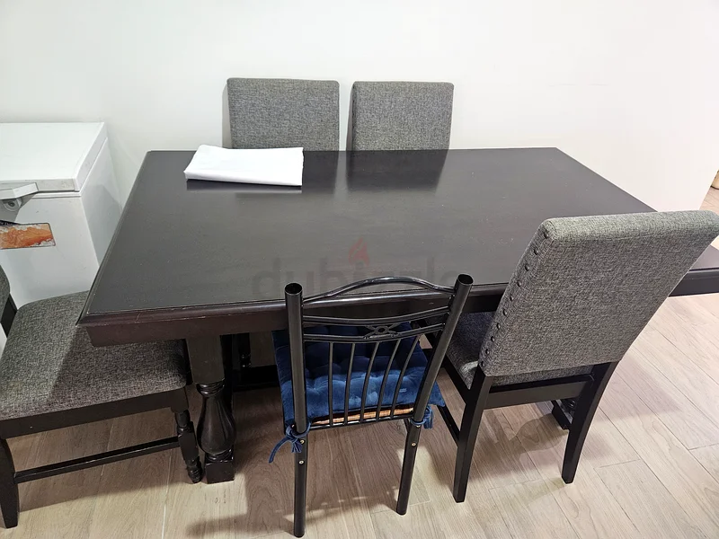طاولة طعام مع 4 كراسي63179389303170112