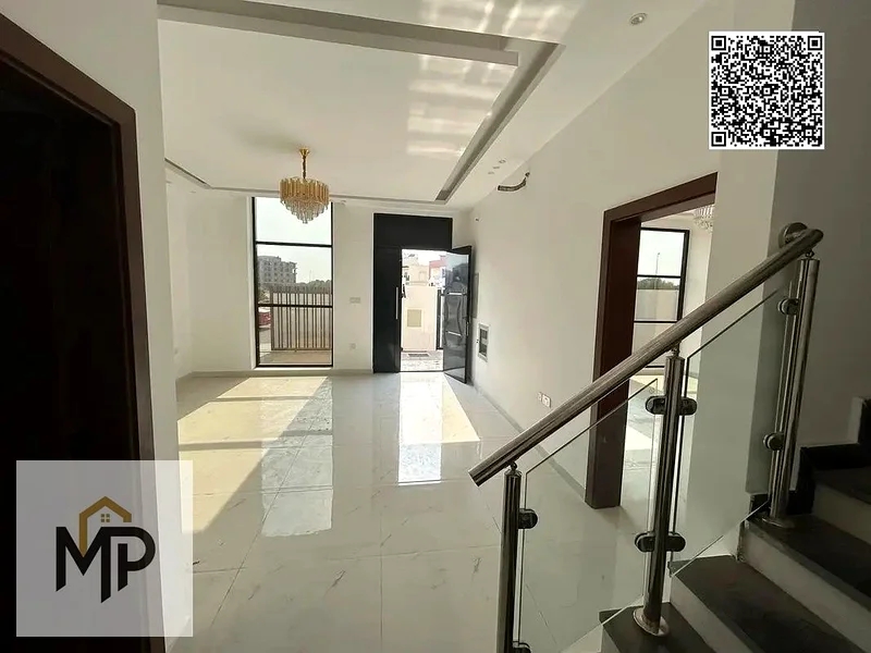 للبيع: فيلا فاخرة بـ 3 غرف نوم رئيسية مع خزائن مدمجة وغرفة خادمة، متضمنة رسوم التسجيل.63893684857987113
