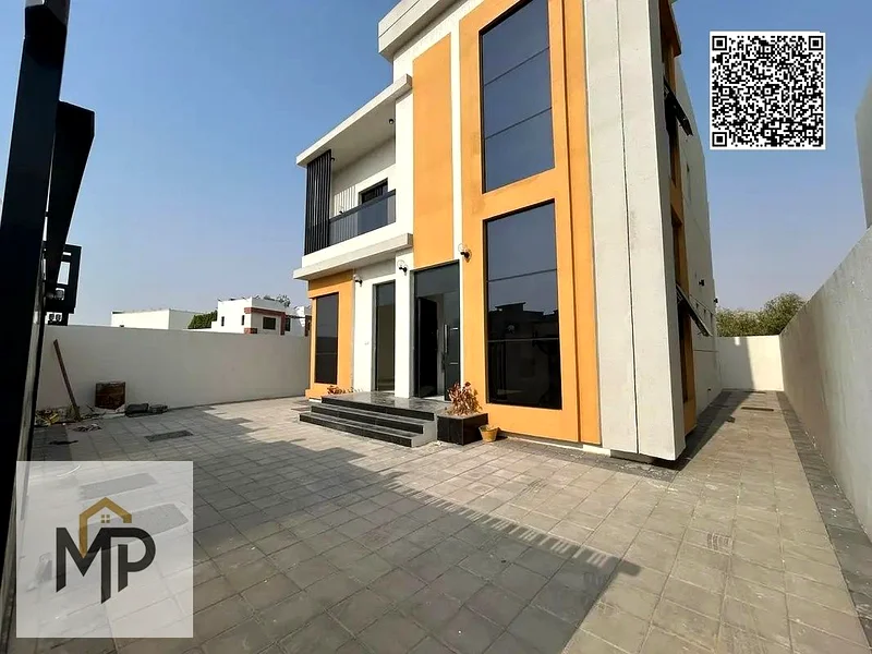 للبيع: فيلا فاخرة بـ 3 غرف نوم رئيسية مع خزائن مدمجة وغرفة خادمة، متضمنة رسوم التسجيل.63893684857987111