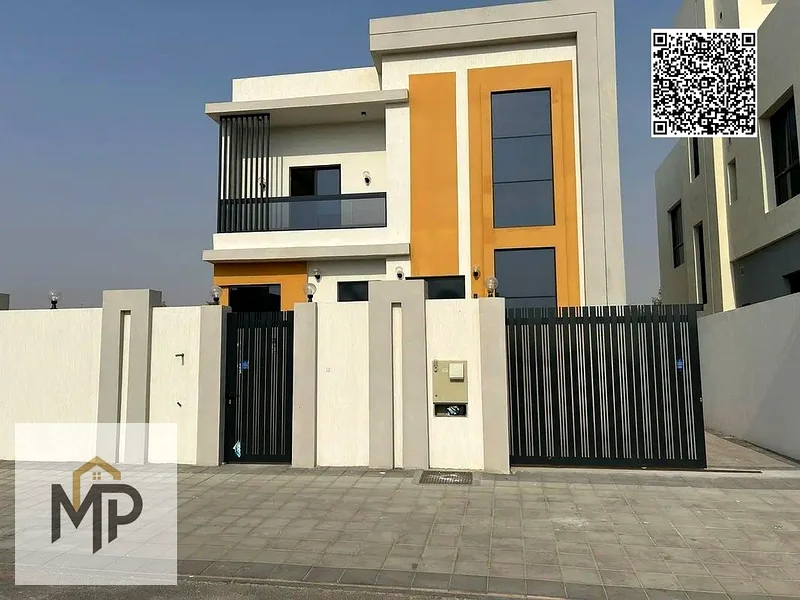 للبيع: فيلا فاخرة بـ 3 غرف نوم رئيسية مع خزائن مدمجة وغرفة خادمة، متضمنة رسوم التسجيل.63893684857987110