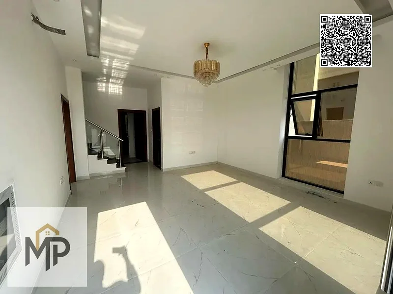 للبيع: فيلا فاخرة بـ 3 غرف نوم رئيسية مع خزائن مدمجة وغرفة خادمة، متضمنة رسوم التسجيل.63893684857987112