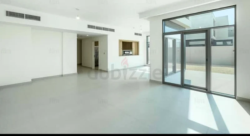 مباشرة من المالك - وحدة مؤجرة من 4 غرف نوم على شكل صف واحد ونصف منفصل63132557253121113