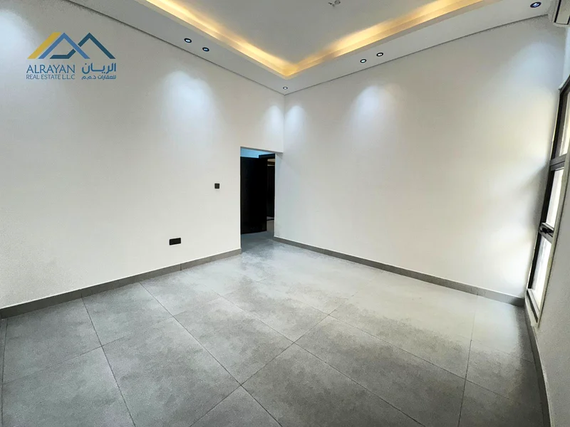 واجهة حجرية جميلة، ومسبح كبير، والكهرباء والماء متضمنان63874051360386113