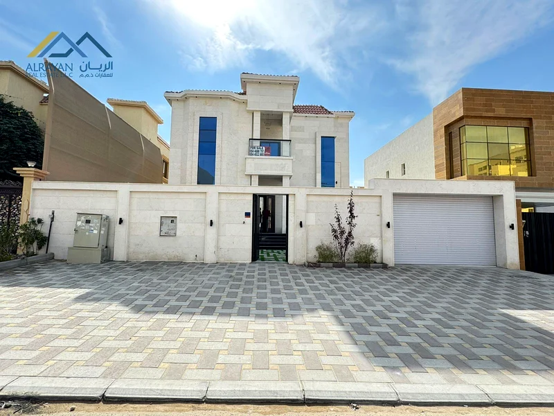 واجهة حجرية جميلة، ومسبح كبير، والكهرباء والماء متضمنان63874051360386112
