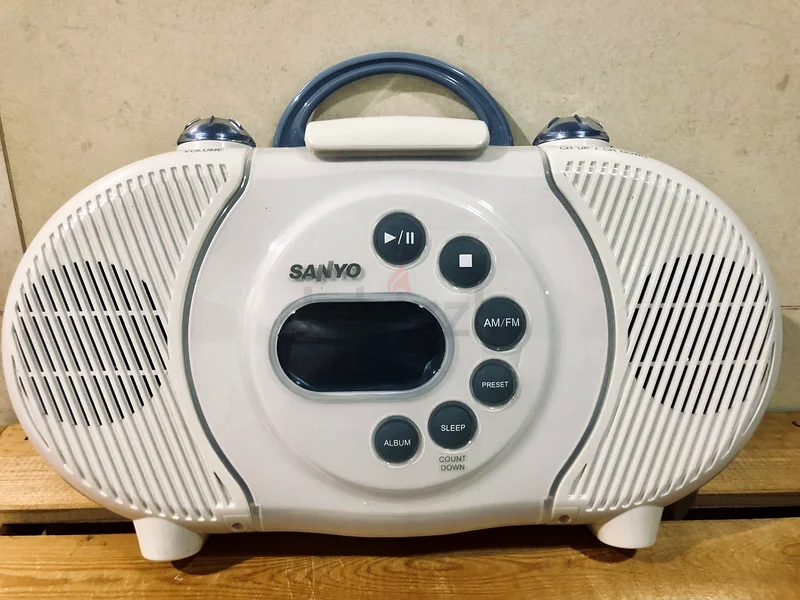 Vintage Portable Radio only - Your Musical Companion!63260732302721111
