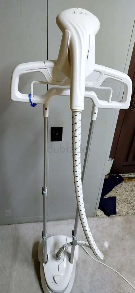 Effortless Garment Steamer - Perfect for Quick Touch-ups!