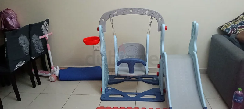 مجموعة لعب مثيرة مكونة من 3 في 1 تحتوي على أرجوحة وزلجة وسلة كرة سلة!63205363132418113