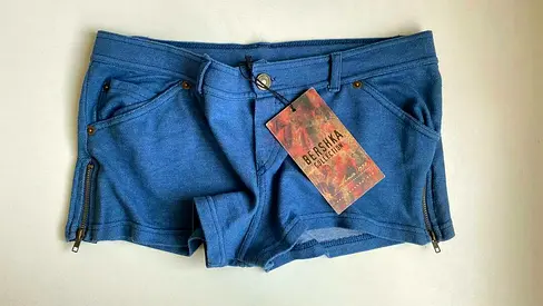 New bershka short M