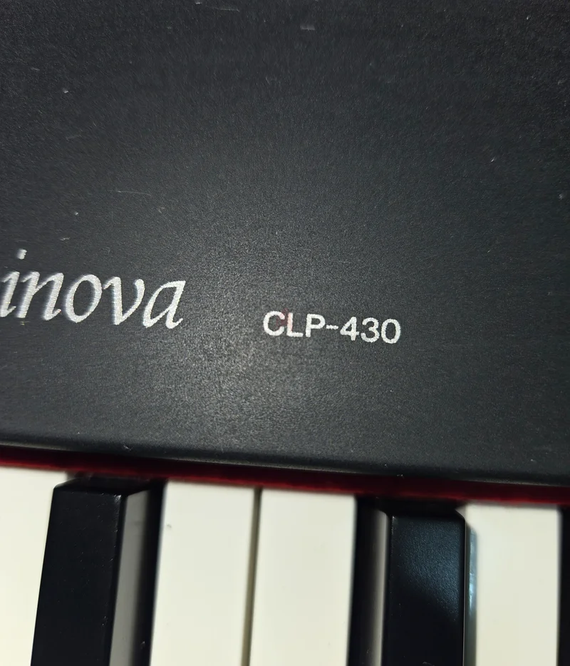 بيانو ياماها كلافينوفا CLP430 في حالة عمل ممتازة. بجودة تشبه الجديدة63173862587521111