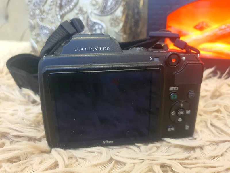 كاميرا نيسان COOLPIX L120 الرقمية بدقة 14.1 ميجابكسل مع عدسة زووم ضوئية واسعة الزاوية NIKKOR بقدرة 21x، وشاشة LCD بحجم 3 بوصات63235113520385111