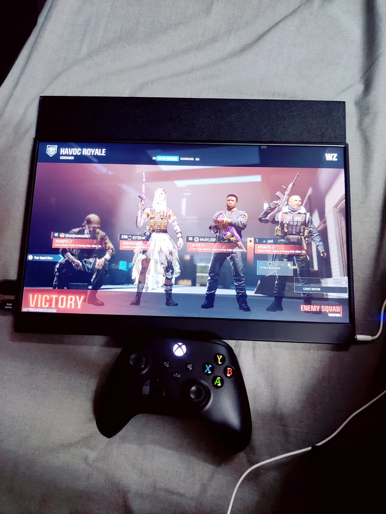 Xbox One console with Monitor and controller63173868773379113