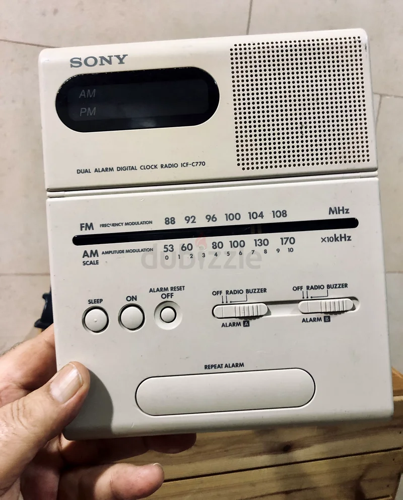 Classic Sony Digital Alarm Clock Radio - Timeless Design!63262400509314113
