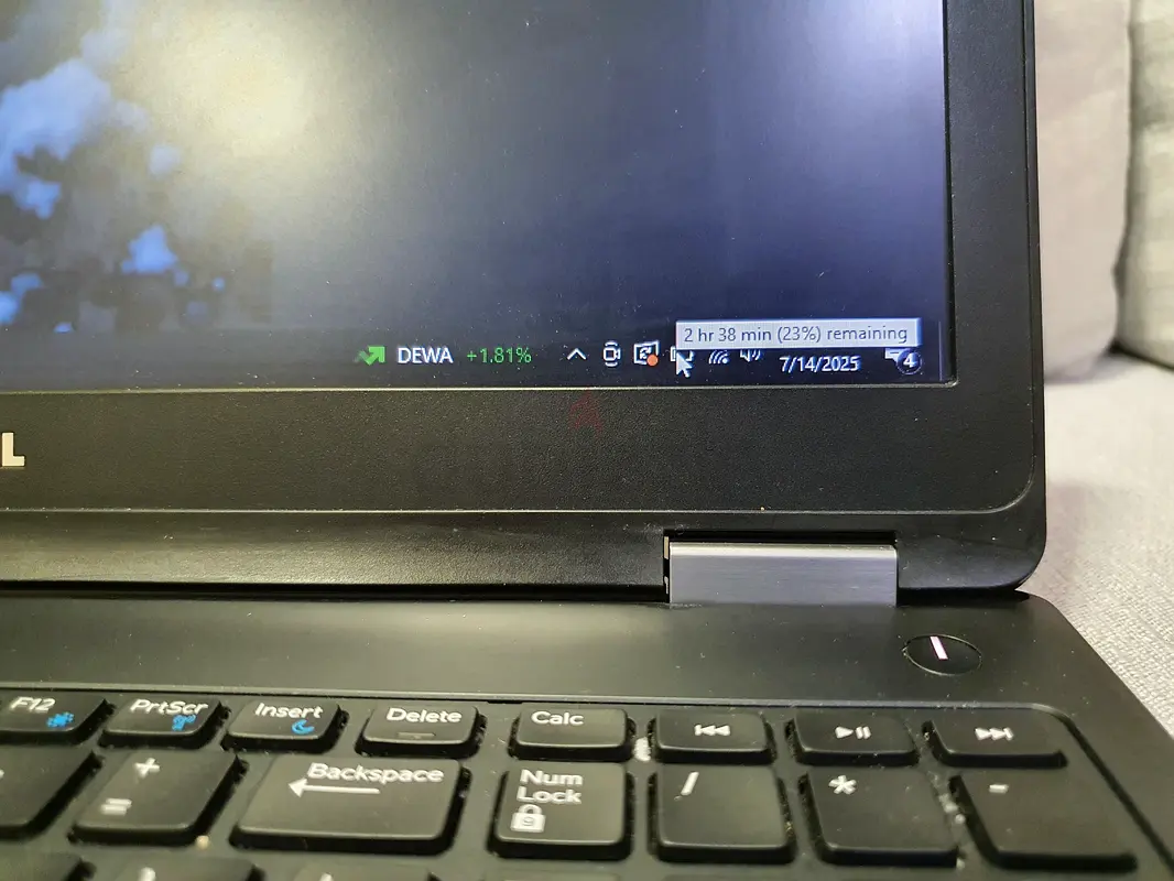 Dell precision 3510 i7-6th/8gb/350gb/2gb graphics/15.663255528179329111