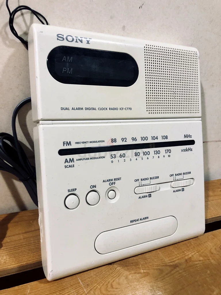 Classic Sony Digital Alarm Clock Radio - Timeless Design!63262400509314111