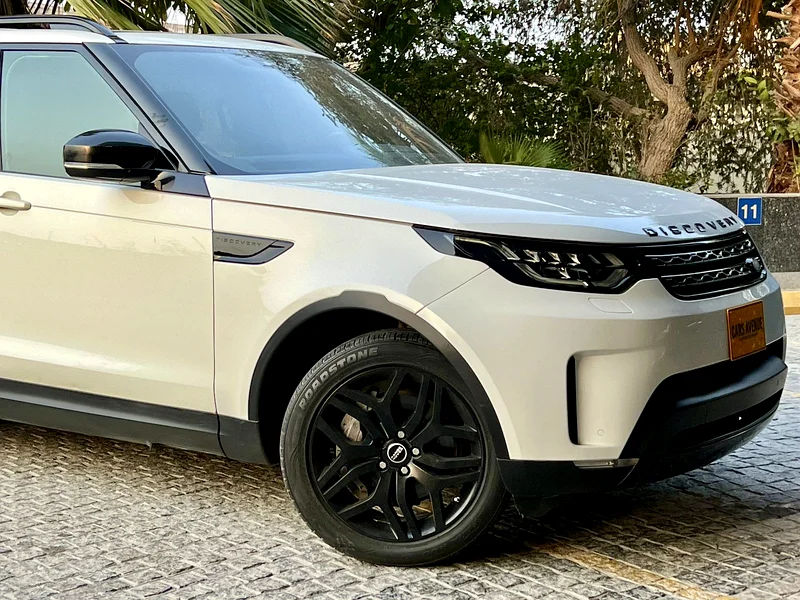 Land Rover Discovery | One year warranty | Own this car for just 1,437/Month63159712206082112