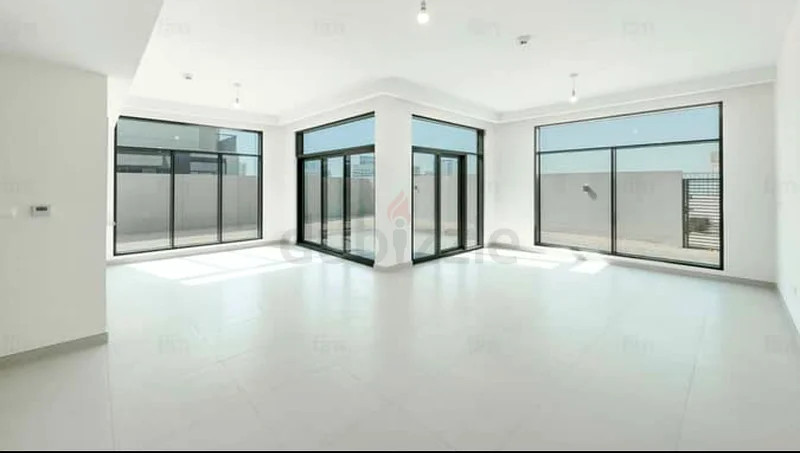 مباشرة من المالك - وحدة مؤجرة من 4 غرف نوم على شكل صف واحد ونصف منفصل63132557253121112
