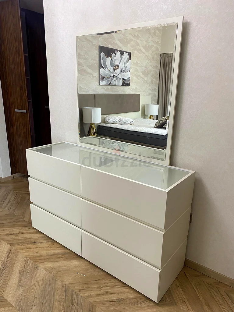Selling home center bedroom set Brand New condition63216836897793111