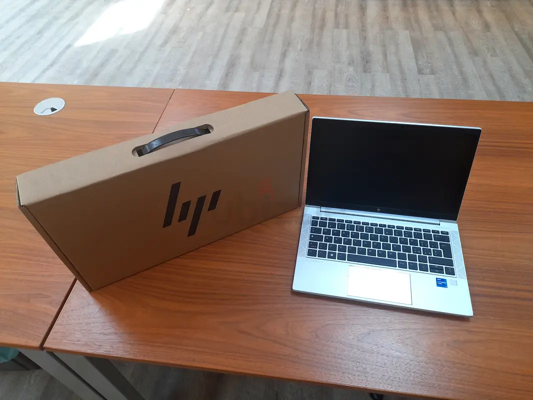 Hp 830 g8 with full HD screen