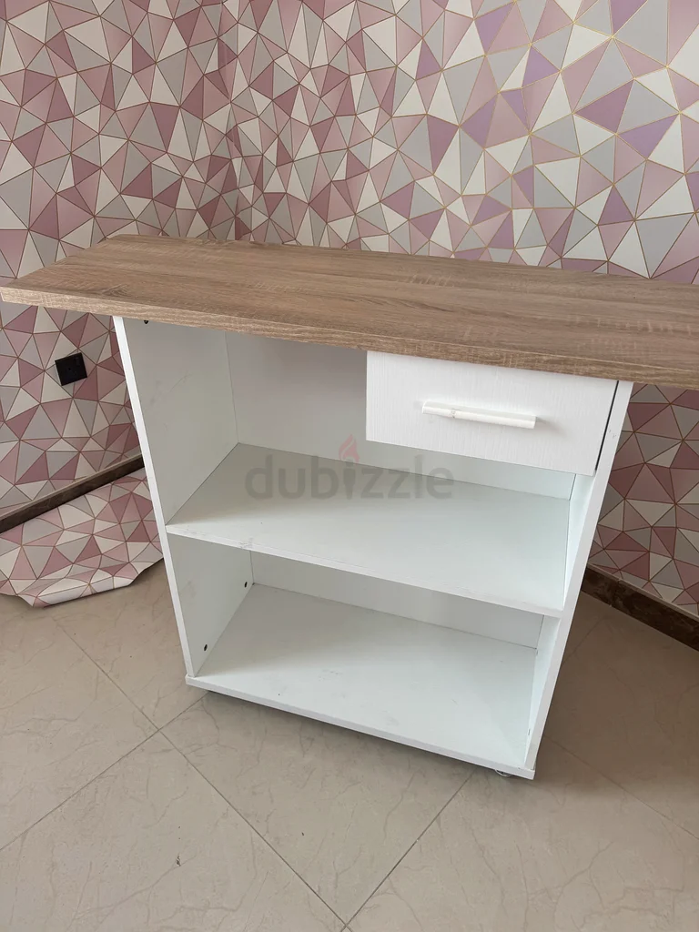 طاولة بار مع عجلات63188642205059111